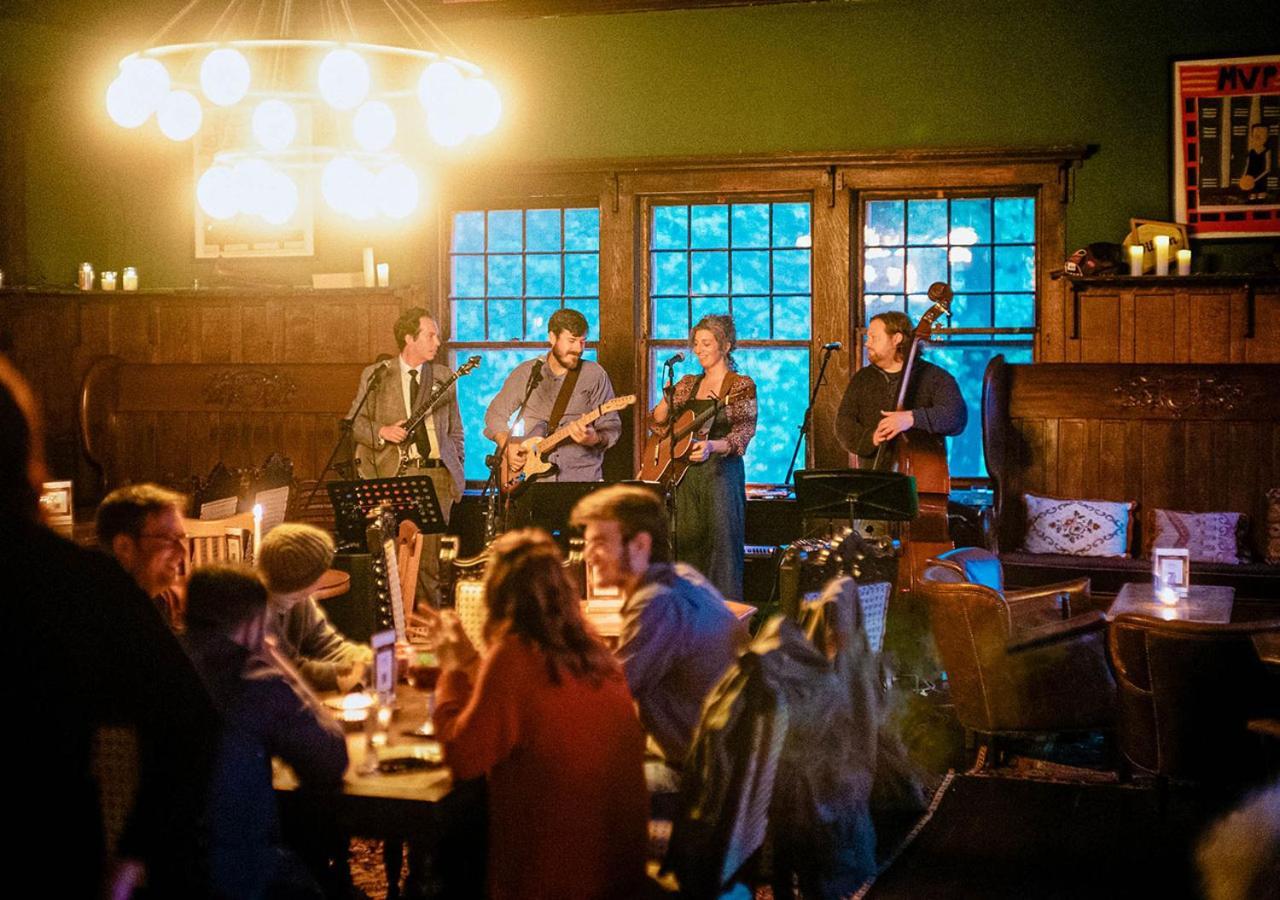 לנוקס Apple Tree Inn מראה חיצוני תמונה
